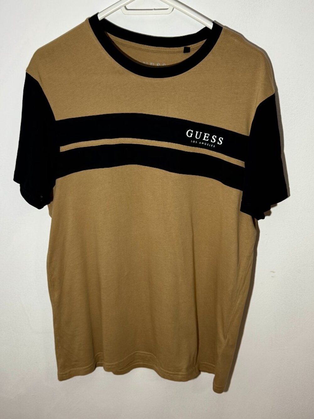 GUESS Los Angeles Colorblock Logo T-Shirt Men’s Large Beige Black Short Sleeve